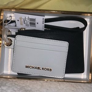 ‼️New/Never used Michael Kors wristlet ‼️